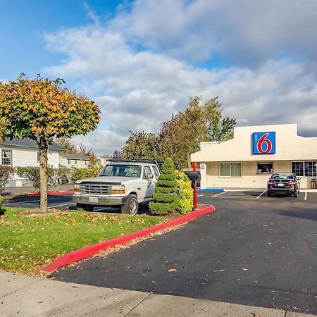 Motel 6-Portland, Or - เกรแชม ภายนอก รูปภาพ