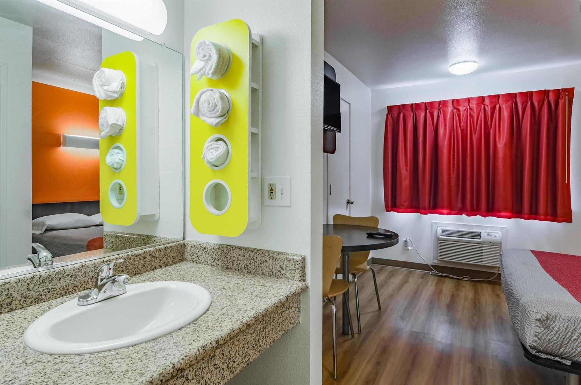 Motel 6-Portland, Or - เกรแชม ภายนอก รูปภาพ