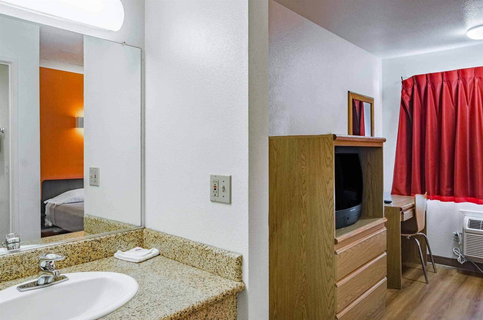 Motel 6-Portland, Or - เกรแชม ภายนอก รูปภาพ