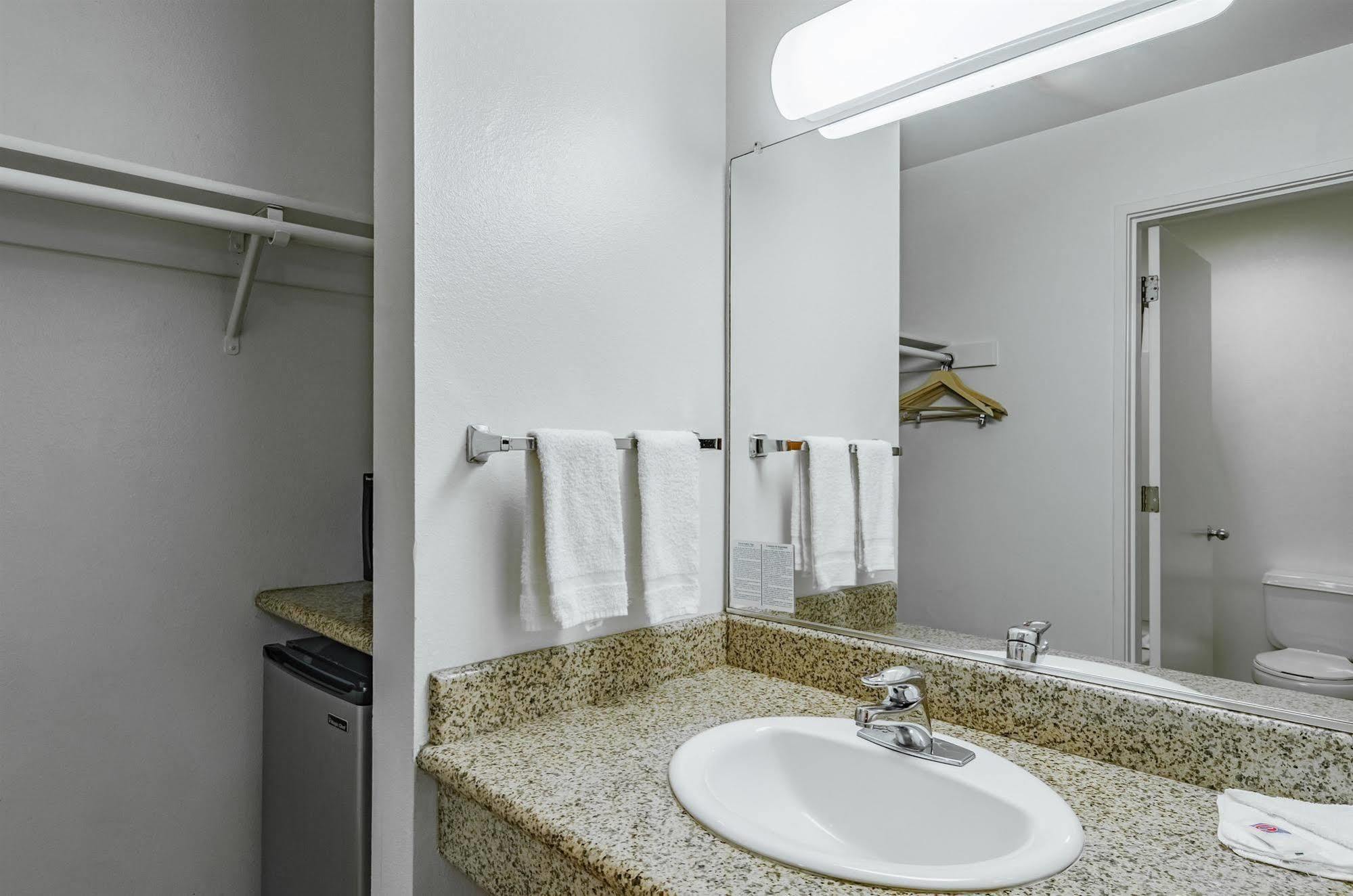 Motel 6-Portland, Or - เกรแชม ภายนอก รูปภาพ