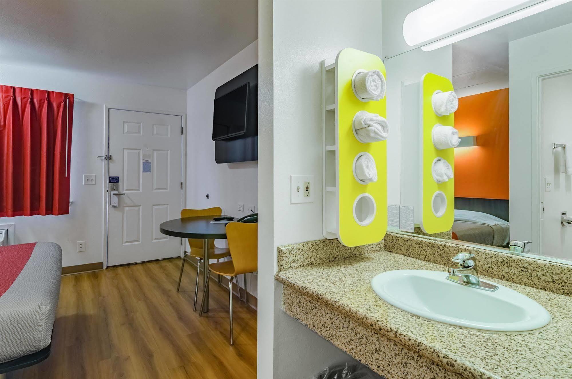 Motel 6-Portland, Or - เกรแชม ภายนอก รูปภาพ